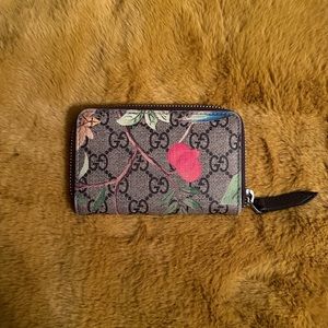 Gucci bloom wallet